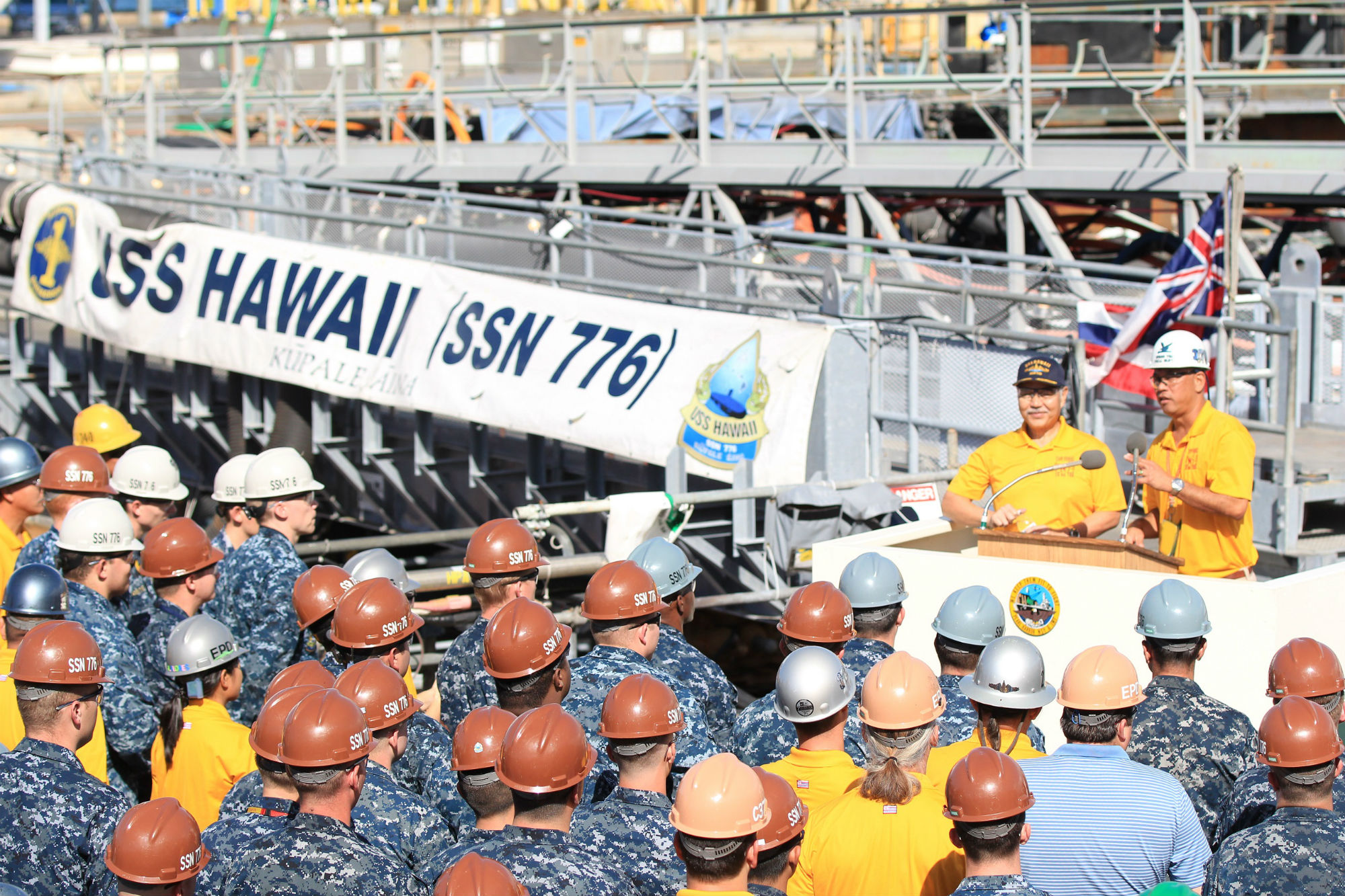 Governor Ige addresses submarine crew and shipyard personnel